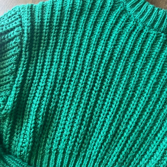 H&M Green Cropped Sweater - Picture 2 of 3